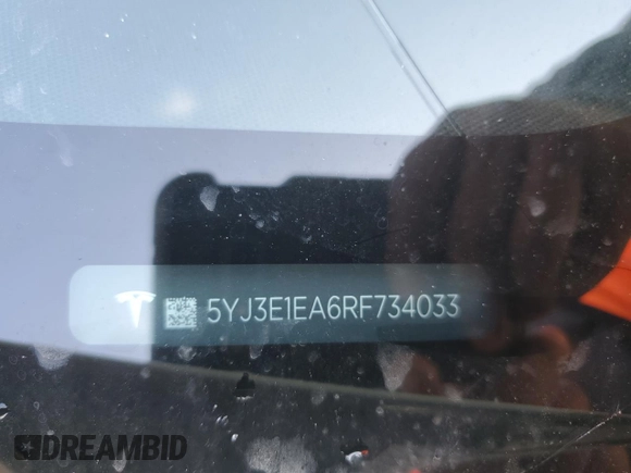2024 Tesla Model 3 z VIN 5YJ3E1EA6RF734033, wystawiony jako Copart lot #52305665 z przebiegiem 21 081 mil mil oraz Szkoda całkowita • Salvage title. Historia ofert i sprzedaży dostępna na DreamBid. Obrazek 12.