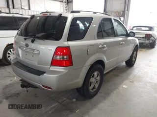 2008 Kia Sorento LX z VIN KNDJC735385786113, wystawiony jako IAAI lot #42140845 z przebiegiem 174 289 mil mil oraz . Historia ofert i sprzedaży dostępna na DreamBid. Obrazek 4.