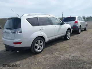 2008 Mitsubishi Outlander XLS with VIN JA4MT41X18Z006404, listed as a IAAI auction lot 42107656 with 131,571 mi miles. Bid and sale history available at carsss.com. Image 4.