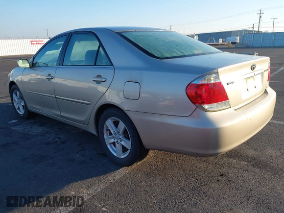 2005 Toyota Camry STD z VIN 4T1BE32KX5U015451, wystawiony jako IAAI lot #41426370 z przebiegiem 255 358 mil mil oraz . Historia ofert i sprzedaży dostępna na DreamBid. Obrazek 3.