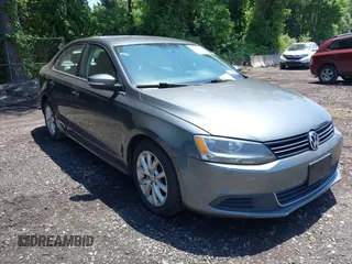2013 Volkswagen Jetta SE z VIN 3VWDP7AJ2DM447510, wystawiony jako IAAI lot #42522268 z przebiegiem 240 467 mil mil oraz . Historia ofert i sprzedaży dostępna na DreamBid. Obrazek 1.