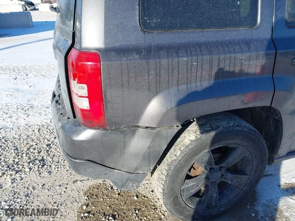 2015 Jeep Patriot Altitude Edition with VIN 1C4NJPBAXFD386705, listed as a IAAI auction lot 41392260 with 163,131 mi miles. Bid and sale history available at carsss.com. Image 15.