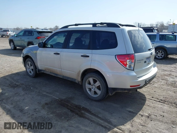 2011 Subaru Forester X z VIN JF2SHABCXBH775202, wystawiony jako IAAI lot #41982420 z przebiegiem 130 053 mil mil oraz . Historia ofert i sprzedaży dostępna na DreamBid. Obrazek 3.