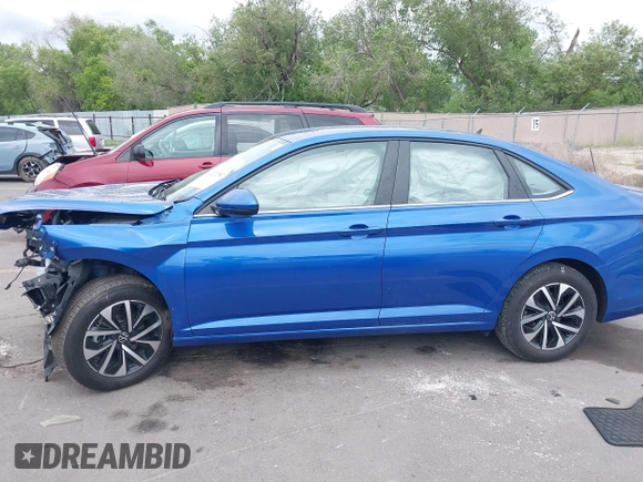 2024 Volkswagen Jetta S с VIN 3VW5M7BU2RM065135, выставлен на аукционе IAAI как лот 42272382 с пробегом 9 555 миль миль и . История ставок и продаж доступна на DreamBid. Изображение 14.