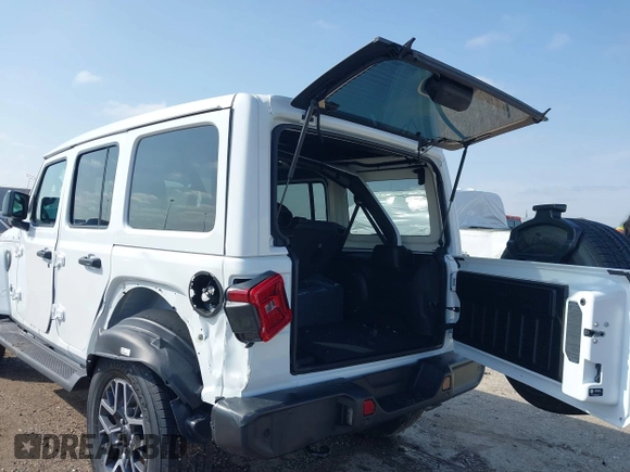 2025 Jeep Wrangler Sahara with VIN 1C4PJXEN9SW517502, listed as a IAAI auction lot 41568926 with 400 mi miles and . Bid and sale history available at DreamBid. Image 13.