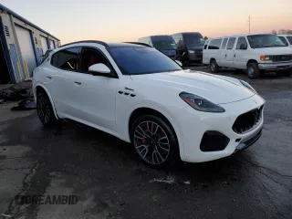 2023 Maserati Grecale Modena z VIN ZN682AVM9P7429488, wystawiony jako Copart lot #59831313 z przebiegiem 2103 mil mil oraz . Historia ofert i sprzedaży dostępna na DreamBid. Obrazek 4.
