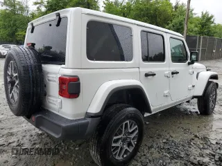 2025 Jeep Wrangler Sahara z VIN 1C4PJXEN2SW560255, wystawiony jako Copart lot #58759415 z przebiegiem 1 612 mil mil oraz Czysty tytuł • Clean title. Historia ofert i sprzedaży dostępna na DreamBid. Obrazek 3.