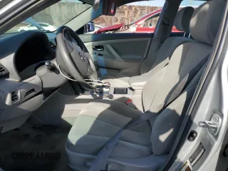2008 Toyota Camry LE z VIN 4T1BE46K68U228756, wystawiony jako Copart lot #56953845 z przebiegiem 150 894 mil mil oraz Szkoda całkowita • Salvage title. Historia ofert i sprzedaży dostępna na DreamBid. Obrazek 7.