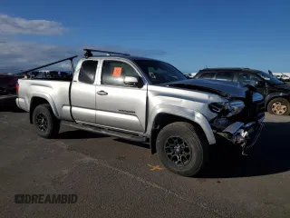 2022 Toyota Tacoma SR z VIN 3TYRZ5CN3NT017224, wystawiony jako Copart lot #44068435 z przebiegiem 11 836 mil mil oraz Szkoda całkowita • Salvage title. Historia ofert i sprzedaży dostępna na DreamBid. Obrazek 4.