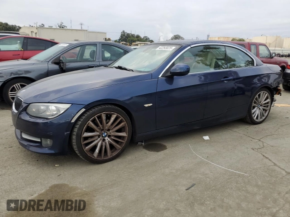 2013 BMW 3 Series 328i with VIN WBADW7C51DE730991, listed as a Copart auction lot 42293025 with 136,587 mi miles and Salvage Title. Bid and sale history available at carsss.com. Image 1.