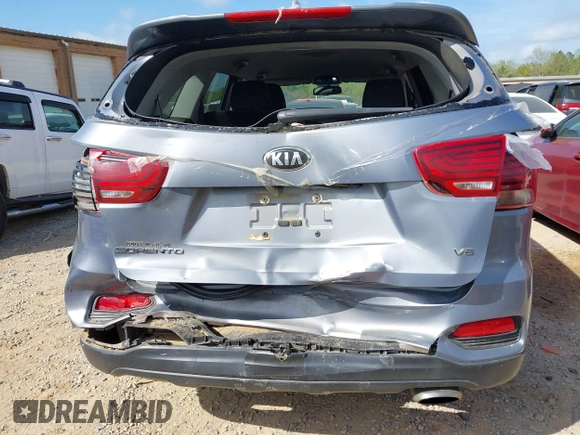 2020 Kia Sorento S z VIN 5XYPG4A57LG667674, wystawiony jako IAAI lot #41956371 z przebiegiem 103 976 mil mil oraz . Historia ofert i sprzedaży dostępna na DreamBid. Obrazek 6.