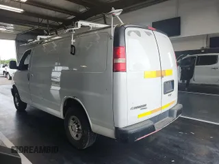 2013 Chevrolet Express Cargo z VIN 1GCWGFCA3D1139908, wystawiony jako IAAI lot #42363774 z przebiegiem 190 808 mil mil oraz . Historia ofert i sprzedaży dostępna na DreamBid. Obrazek 1.
