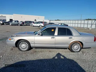 2010 Mercury Grand Marquis LS z VIN 2MEBM7FV2AX635506, wystawiony jako IAAI lot #41597727 z przebiegiem Nie podano mil oraz . Historia ofert i sprzedaży dostępna na DreamBid. Obrazek 13.