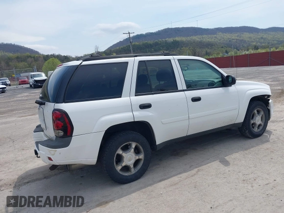 2007 Chevrolet TrailBlazer LS with VIN 1GNDT13S672207008, listed as a IAAI auction lot 42084492 with Not Provided miles and . Bid and sale history available at DreamBid. Image 4.