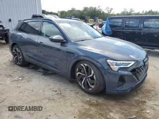 2024 Audi Q8 e-tron Premium Plus z VIN WA15AAGE0RB060883, wystawiony jako Copart lot #69075094 z przebiegiem 1583 mil mil oraz Szkody całkowita. Historia ofert i sprzedaży dostępna na DreamBid. Obrazek 4.