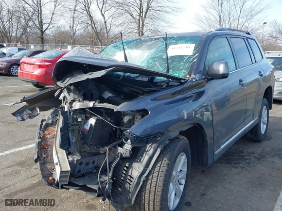 2012 Toyota Highlander with VIN 5TDBK3EH1CS133354, listed as a IAAI auction lot 41511201 with 134,111 mi miles. Bid and sale history available at carsss.com. Image 2.