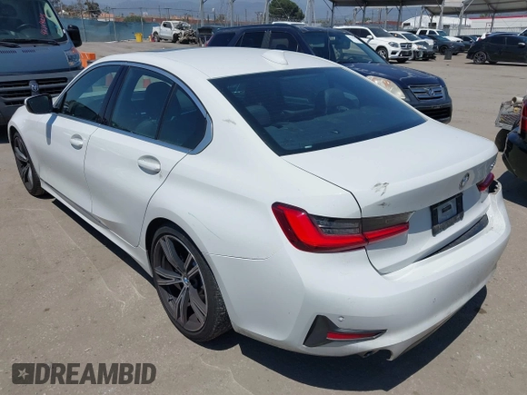 2020 BMW 3 Series 330i z VIN 3MW5R1J01L8B05556, wystawiony jako IAAI lot #42299891 z przebiegiem 61 404 mil mil oraz . Historia ofert i sprzedaży dostępna na DreamBid. Obrazek 3.
