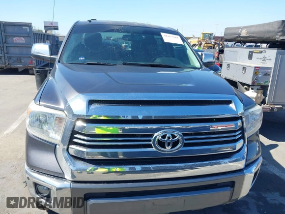 2017 Toyota Tundra Platinum z VIN 5TFAW5F15HX612228, wystawiony jako IAAI lot #41677281 z przebiegiem 157 425 mil mil oraz . Historia ofert i sprzedaży dostępna na DreamBid. Obrazek 12.