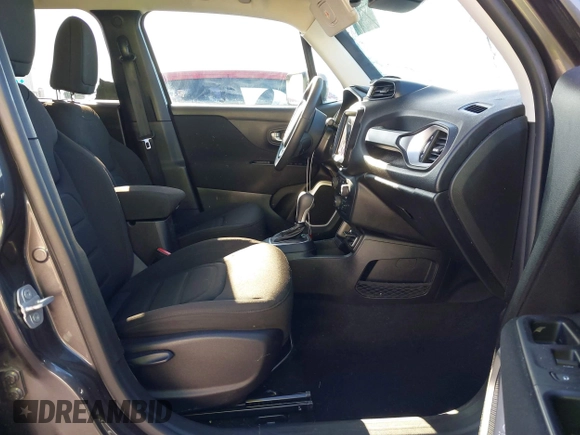 2018 Jeep Renegade Latitude with VIN ZACCJABB5JPH92303, listed as a IAAI auction lot 41762062 with 89,717 mi miles. Bid and sale history available at carsss.com. Image 5.