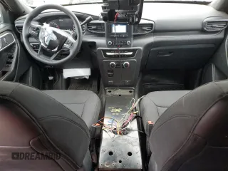 2024 Ford Police Interceptor Utility z VIN 1FM5K8AB2RGA27330, wystawiony jako Copart lot #54846175 z przebiegiem 17 338 mil mil oraz Szkoda całkowita • Salvage title. Historia ofert i sprzedaży dostępna na DreamBid. Obrazek 8.
