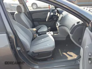 2009 Hyundai Elantra SE z VIN KMHDU46D49U674676, wystawiony jako IAAI lot #42411018 z przebiegiem 107 655 mil mil oraz . Historia ofert i sprzedaży dostępna na DreamBid. Obrazek 5.
