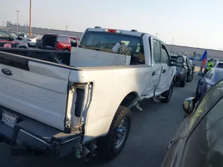 2022 Ford F-250 XL z VIN 1FT7W2BT5NEC17344, wystawiony jako IAAI lot #41150860 z przebiegiem 76 879 mil mil oraz . Historia ofert i sprzedaży dostępna na DreamBid. Obrazek 4.