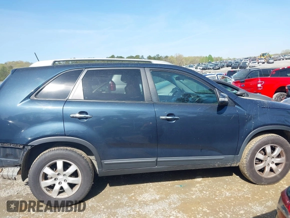 2011 Kia Sorento LX with VIN 5XYKT4A22BG123397, listed as a IAAI auction lot 41890456 with 173,669 mi miles. Bid and sale history available at carsss.com. Image 13.