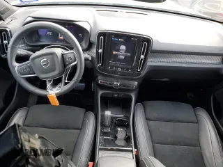 2022 Volvo XC40 Twin Plus z VIN YV4ED3UR0N2691608, wystawiony jako Copart lot #79759674 z przebiegiem 17 633 mil mil oraz Szkoda całkowita • Salvage title. Historia ofert i sprzedaży dostępna na DreamBid. Obrazek 8.