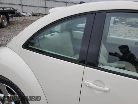 2008 Volkswagen Beetle with VIN 3VWFG31C98M518226, listed as a Copart auction lot 82025464 with 109,510 mi miles and Salvage Title. Bid and sale history available at DreamBid. Image 10.