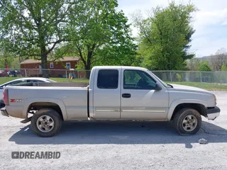 2005 Chevrolet Silverado 1500 Z71 with VIN 1GCEK19Z15Z192815, listed as a IAAI auction lot 42071205 with 352,883 mi miles. Bid and sale history available at carsss.com. Image 14.