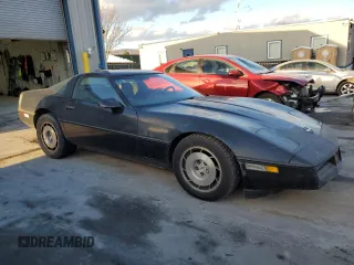 1986 Chevrolet Corvette z VIN 1G1YY0786G5105915, wystawiony jako Copart lot #88309815 z przebiegiem 87 655 mil mil oraz Czysty tytuł • Clean title. Historia ofert i sprzedaży dostępna na DreamBid. Obrazek 4.