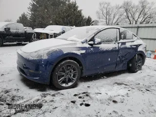 2024 Tesla Model Y Long Range with VIN 7SAYGAEE0RF184074, listed as a Copart auction lot 44333645 with 11,403 mi miles and Salvage Title. Bid and sale history available at DreamBid. Image 1.