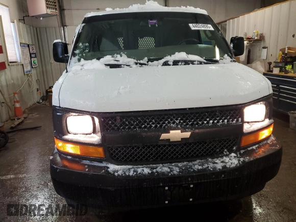 2017 Chevrolet Express Cargo Van with VIN 1GCWGBFF7H1103452, listed as a Copart auction lot 44024895 with 250,899 mi miles and Clean Title. Bid and sale history available at carsss.com. Image 5.