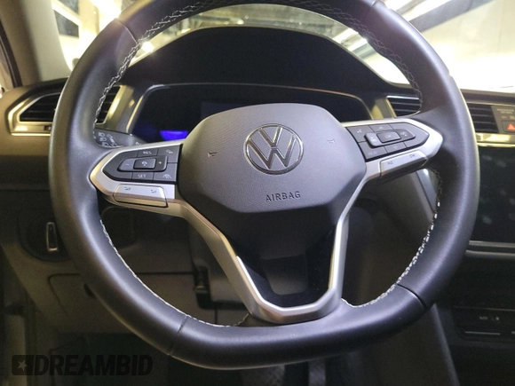 2023 Volkswagen Tiguan SE z VIN 3VV2B7AX8PM058650, wystawiony jako IAAI lot #42801702 z przebiegiem 39 472 mil mil oraz . Historia ofert i sprzedaży dostępna na DreamBid. Obrazek 10.