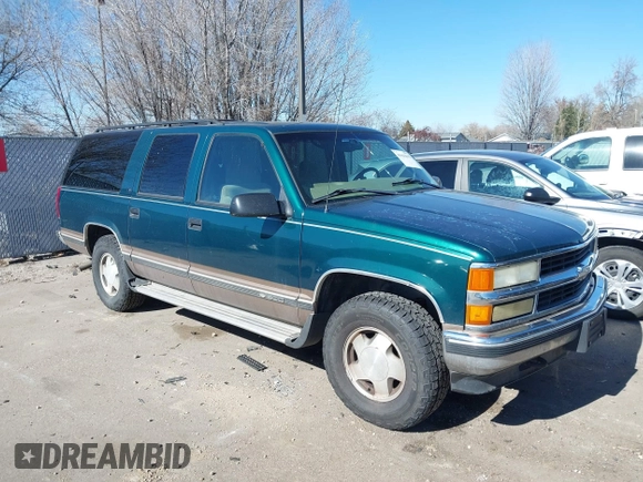 1997 Chevrolet Suburban with VIN 3GNFK16R9VG184722, listed as a IAAI auction lot 41662635 with 176,652 mi miles. Bid and sale history available at carsss.com. Image 1.