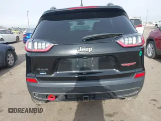 2019 Jeep Cherokee Trailhawk Elite with VIN 1C4PJMBX0KD395421, listed as a IAAI auction lot 41265048 with 70,070 mi miles. Bid and sale history available at carsss.com. Image 16.