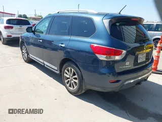 2014 Nissan Pathfinder SV with VIN 5N1AR2MN6EC689877, listed as a IAAI auction lot 42042150 with 145,221 mi miles. Bid and sale history available at carsss.com. Image 3.
