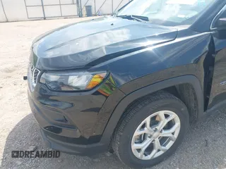 2024 Jeep Compass Latitude with VIN 3C4NJDBN4RT119513, listed as a IAAI auction lot 42153389 with 27,635 mi miles and . Bid and sale history available at carsss.com. Image 18.