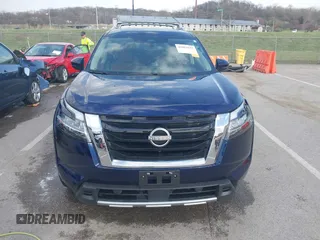 2023 Nissan Pathfinder Platinum с VIN 5N1DR3DK6PC213530, выставлен на аукционе IAAI как лот 41811625 с пробегом 23 903 миль миль и . История ставок и продаж доступна на DreamBid. Изображение 13.