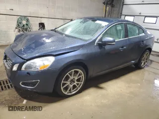 2012 Volvo S60 T6 z VIN YV1902FHXC2089255, wystawiony jako Copart lot #54425485 z przebiegiem Nie podano mil oraz Szkoda całkowita • Salvage title. Historia ofert i sprzedaży dostępna na DreamBid. Obrazek 1.