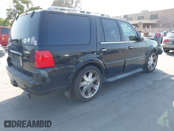 2005 Lincoln Navigator Luxury z VIN 5LMFU27505LJ07799, wystawiony jako IAAI lot #42426206 z przebiegiem 234 366 mil mil oraz . Historia ofert i sprzedaży dostępna na DreamBid. Obrazek 4.