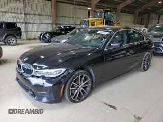 2020 BMW 3 Series 330i xDrive z VIN 3MW5R7J01L8B05799, wystawiony jako Copart lot #55664935 z przebiegiem 141 482 mil mil oraz Czysty tytuł • Clean title. Historia ofert i sprzedaży dostępna na DreamBid. Obrazek 1.