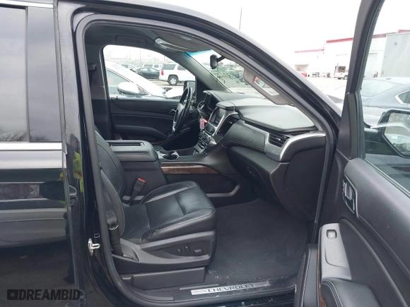 2019 Chevrolet Suburban LT with VIN 1GNSKHKC0KR159583, listed as a IAAI auction lot 41309350 with 196,844 mi miles. Bid and sale history available at carsss.com. Image 5.