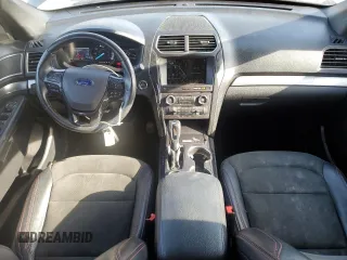 2018 Ford Explorer XLT z VIN 1FM5K7D82JGA41100, wystawiony jako Copart lot #53668305 z przebiegiem 117 733 mil mil oraz Szkody całkowita. Historia ofert i sprzedaży dostępna na DreamBid. Obrazek 8.