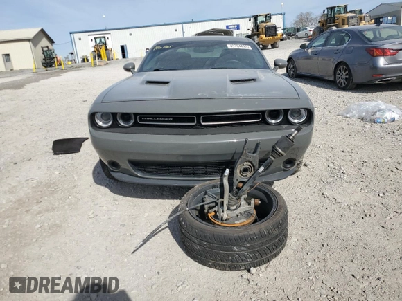 2018 Dodge Challenger SXT z VIN 2C3CDZAG4JH118524, wystawiony jako Copart lot #49784495 z przebiegiem 142 701 mil mil oraz Szkoda całkowita • Salvage title. Historia ofert i sprzedaży dostępna na DreamBid. Obrazek 5.