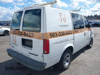 2000 Chevrolet Astro Cargo with VIN 1GCDM19W1YB217561, listed as a IAAI auction lot 41805659 with Not Provided miles. Bid and sale history available at carsss.com. Image 4.