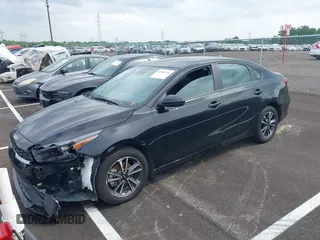 2024 Kia Forte LXS z VIN 3KPF24AD5RE704650, wystawiony jako IAAI lot #42288244 z przebiegiem 26 077 mil mil oraz . Historia ofert i sprzedaży dostępna na DreamBid. Obrazek 17.