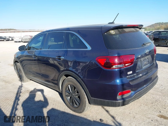 2020 Kia Sorento LX with VIN 5XYPG4A34LG631388, listed as a IAAI auction lot 40513563 with 112,565 mi miles. Bid and sale history available at carsss.com. Image 3.