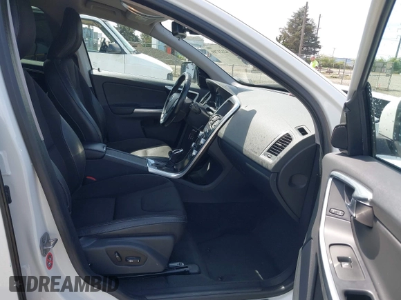 2016 Volvo XC60 T5 Drive-E z VIN YV440MDJ8G2811035, wystawiony jako IAAI lot #42124789 z przebiegiem 105 710 mil mil oraz . Historia ofert i sprzedaży dostępna na DreamBid. Obrazek 5.