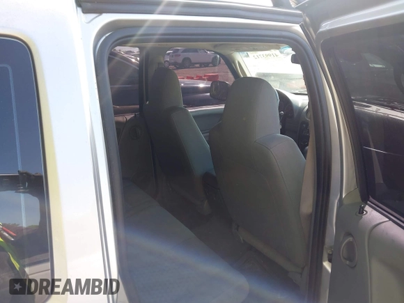 2007 Jeep Liberty Sport with VIN 1J8GK48K07W660822, listed as a IAAI auction lot 41993712 with 199,337 mi miles. Bid and sale history available at carsss.com. Image 7.